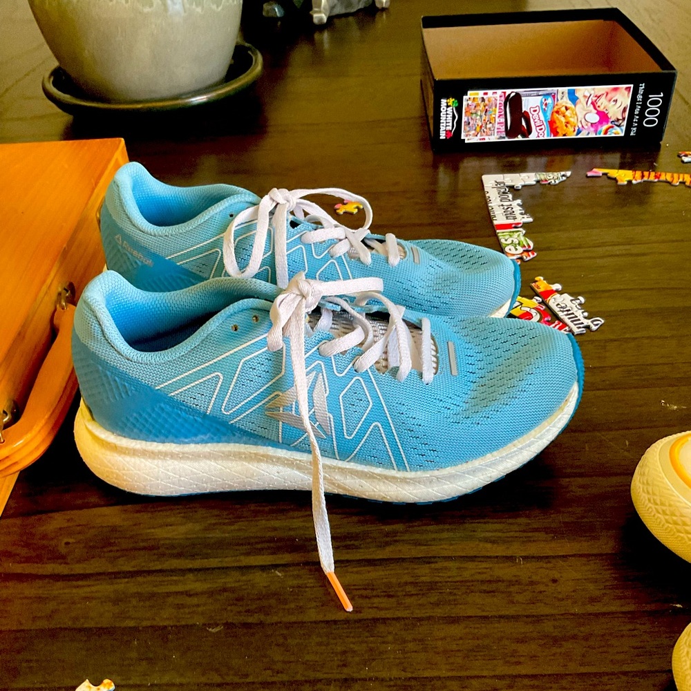 Reebok size 5.5 womens Floatride Energy